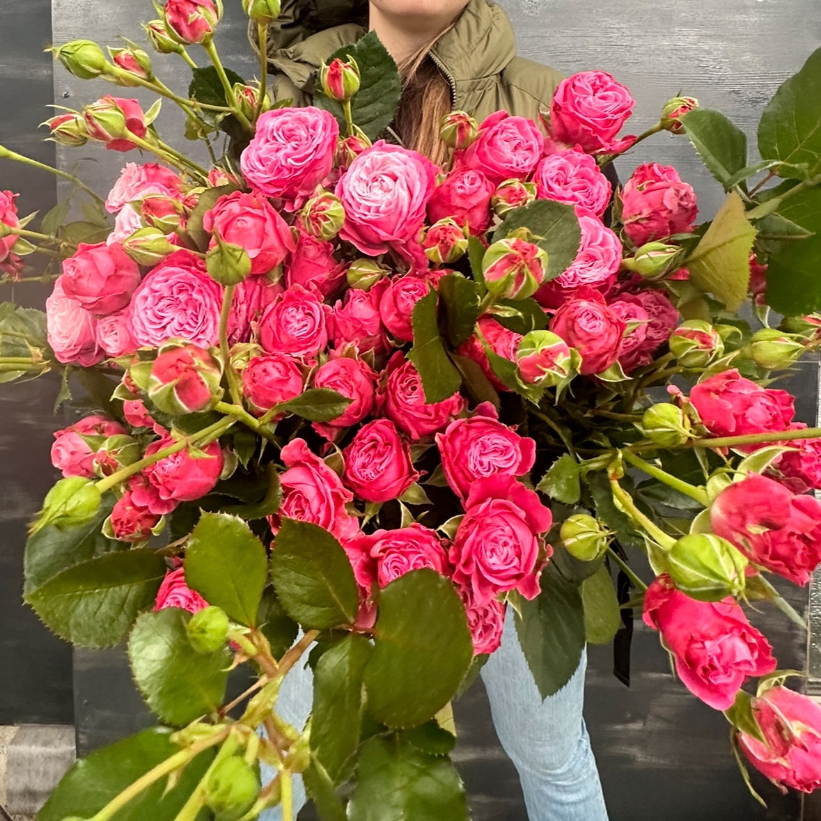 Роза кустовая пионовидная Леди Бомбастик